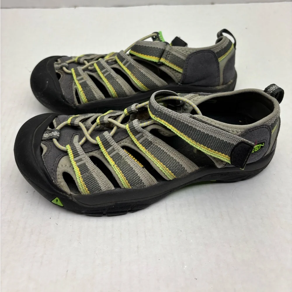 Keen Kids Gray and Lime Outdoor Strappy Sandals, SZ 4 big boy, box 23